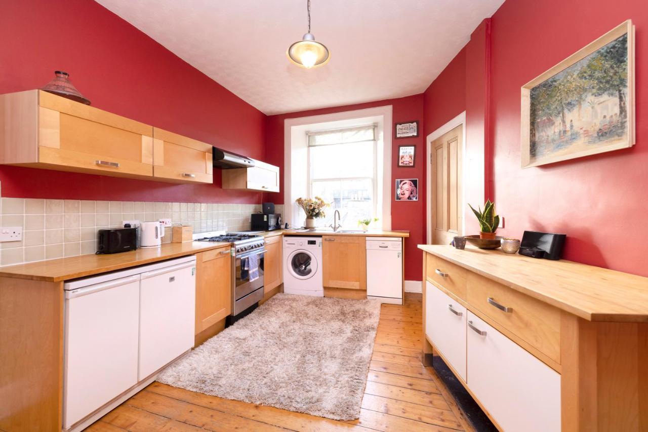 Joivy Old Town 1-Bed Apartment With Stunning Views Единбург Екстериор снимка