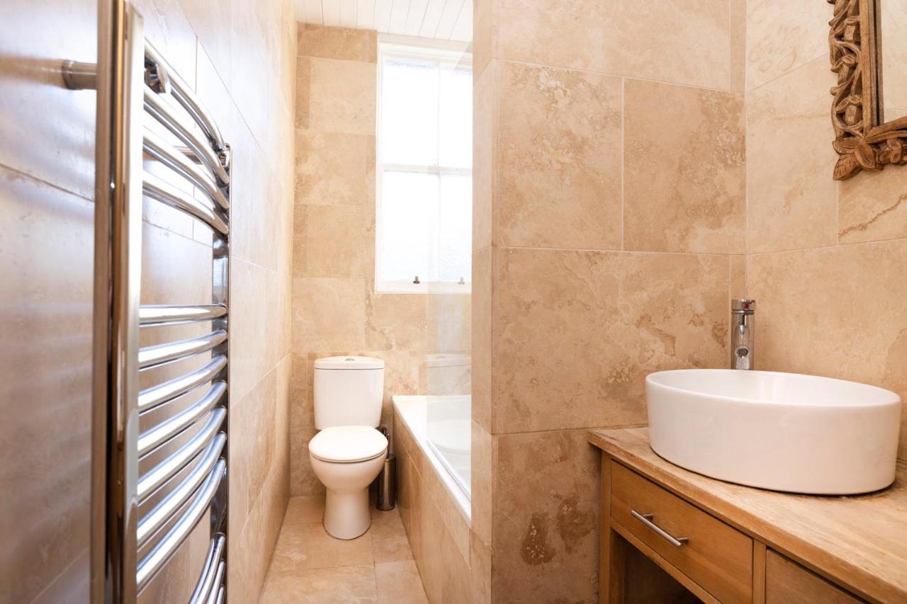 Joivy Old Town 1-Bed Apartment With Stunning Views Единбург Екстериор снимка