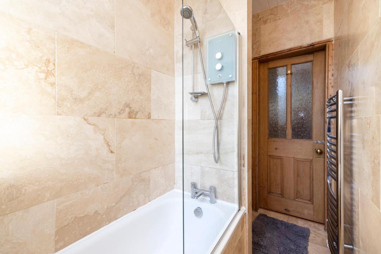 Joivy Old Town 1-Bed Apartment With Stunning Views Единбург Екстериор снимка