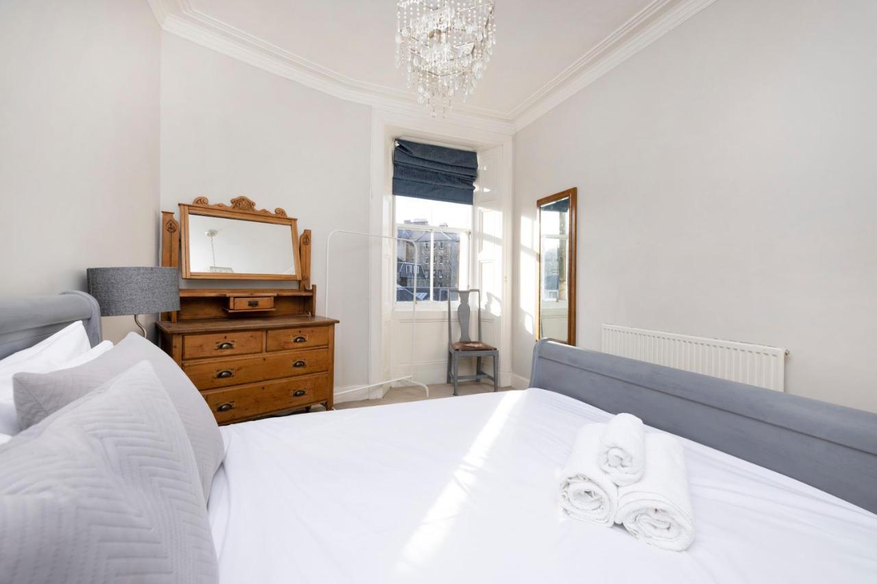Joivy Old Town 1-Bed Apartment With Stunning Views Единбург Екстериор снимка